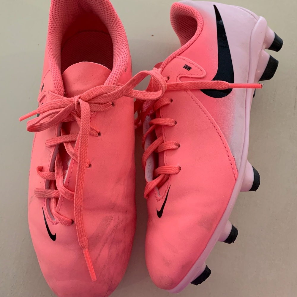 Girls soccer cleats